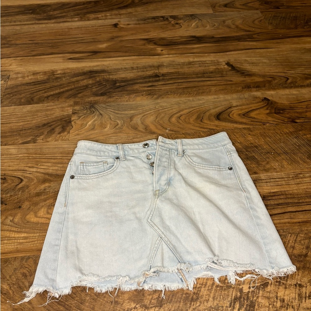 American Eagle high rise women’s short denim skirt.